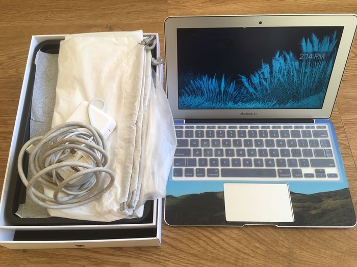 Apple MacBook Air 11" 1.7GHz i7 8Gb RAM 128Gb SSD, Big Sur OS in original box
