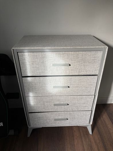 Chest of drawers