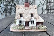 Lilliput Lane Clare Cottage