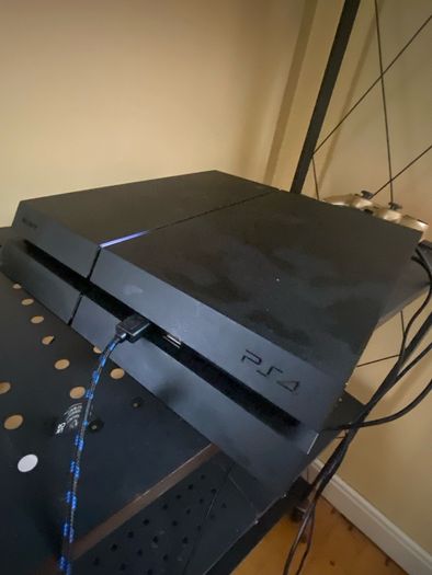 playstation 4  and 32 inch tv