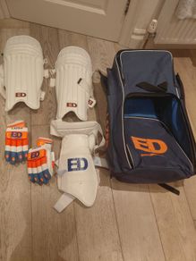 Cricket Set - youth -  including Sports Hub Legend  bat and  Masuri Helmet