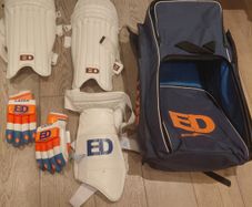 Cricket Set - youth -  including Sports Hub Legend  bat and  Masuri Helmet