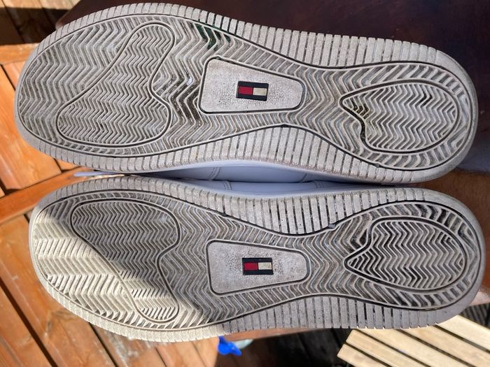 Tommy Hilfiger size 7.5