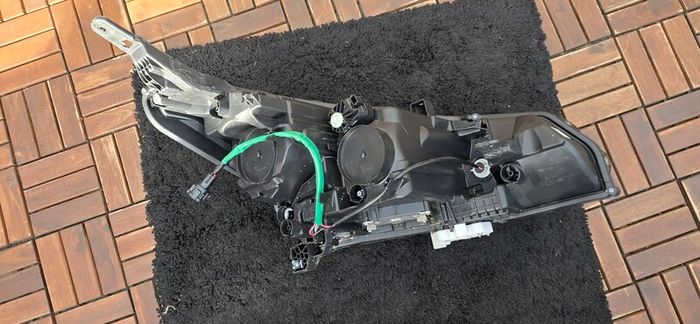 nissan leaf left headlight