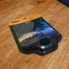 Fellowes PlushTouch Mouse Pad with Wrist Rest