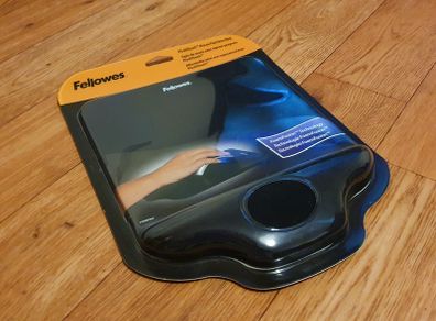 Fellowes PlushTouch Mouse Pad with Wrist Rest
