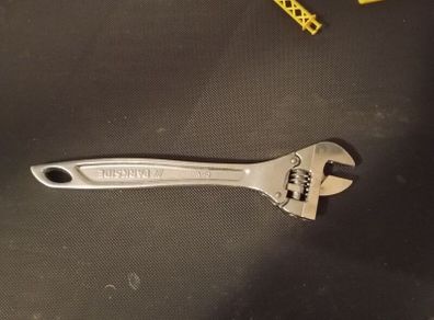 Adjustable wrench