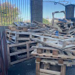 Fire Wood / Pallets / Free