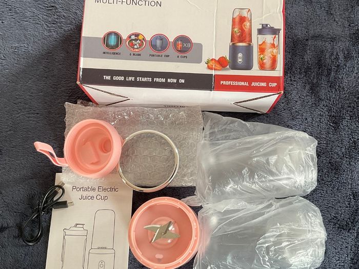 Portable Juicer Blender with travel mug