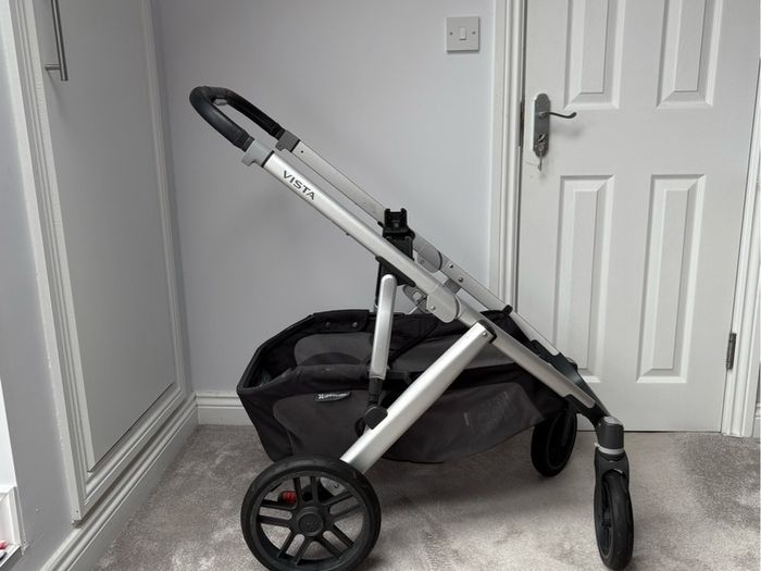 UPPAbaby Vista V2 Pushchair & Carrycot Bundle | Sierra plus mamas and papas footmuff