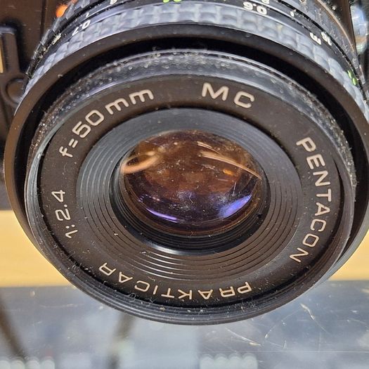 Praktica B100 electronic Pentacon 50mm f/2.4 MC SLR 35mm Film Camera