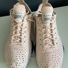 NIKE runners