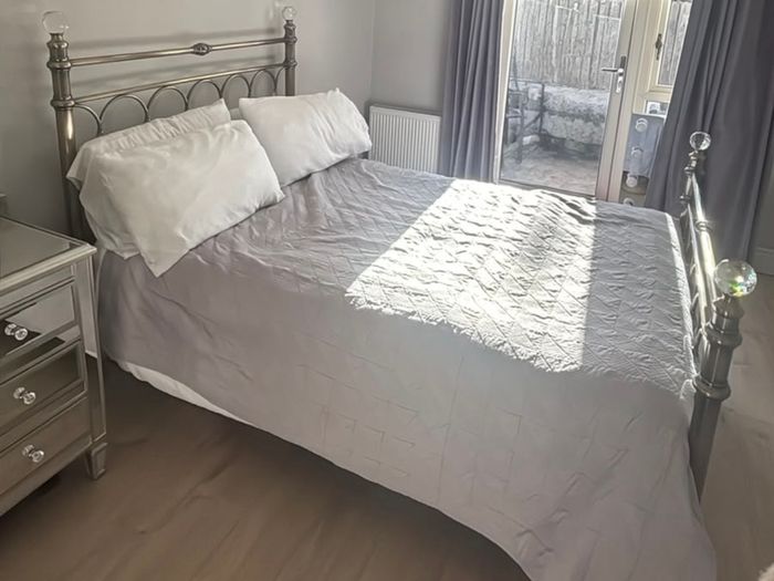 4 foot 6 double bed