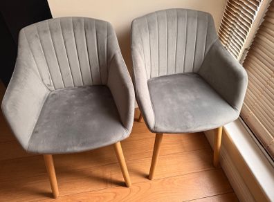 4 x JYSK ADSLEV dining chairs in grey velvet with natural solid wood legs