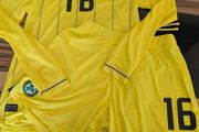 Rare Ireland soccer goal keeper  team issued gear