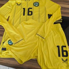 Rare Ireland soccer goal keeper  team issued gear