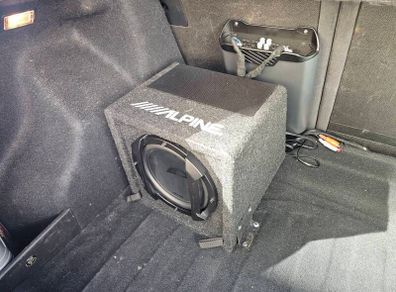 Alpine SWE-815 active subwoofer 8 inch 100W RMS  2 months old.