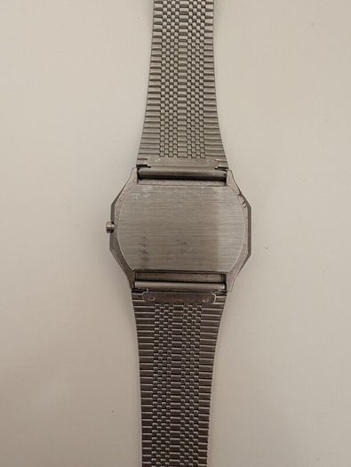 Accurist Quartz LCD