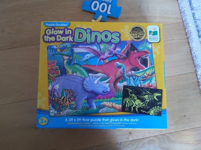 Large Glow in the Dark Dinos Jigsaw 100 Pieces