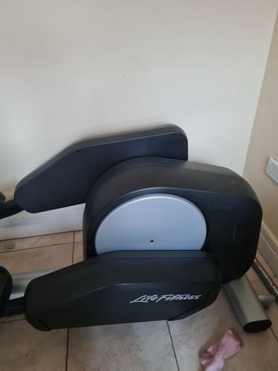 Cross trainer