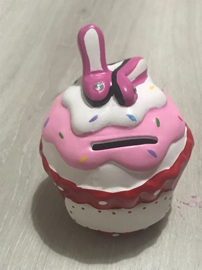 Brand new cupcake money bank