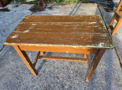 Vernacular table