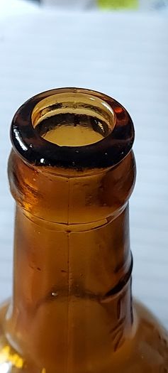 O Connor's kanturk 1/2 pint vintage bottle,,bottle seems to have a defect,around bottom of bottle, holds water no leeks,see pictures,sold as is ,lovely display advertising bottle, collectors items, buyer collects or pays postage thank you,