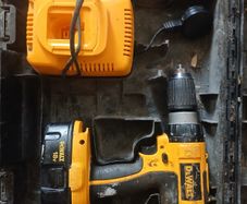 Dewalt screw gun.Old model but still work