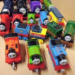 THOMAS TANK ( Train Engine's & Carriages )