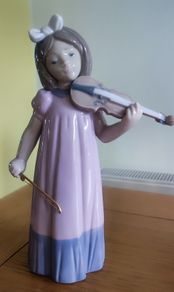 NAO by Lladro 1034 Girl with Violin Vintage Porcelain Figurine - MINT CONDITION