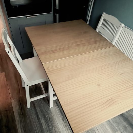 kitchen table and chairs