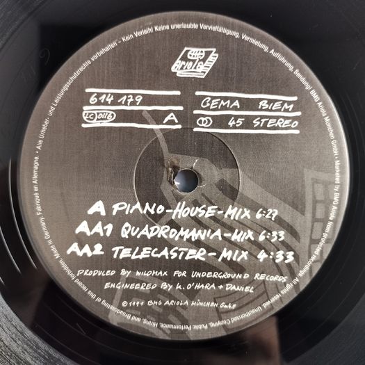 The Ya Ya's - Looove - Ariola Records - AKA Caveman! ORIGINAL 1992 PRESSING! Condition: MINT! Brand SPANKING New!