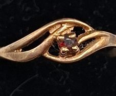 9ct yellow gold ring