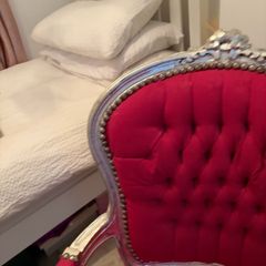 Antique style pink princess chair