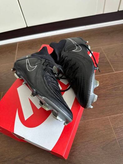 Soccer football trainers size 6