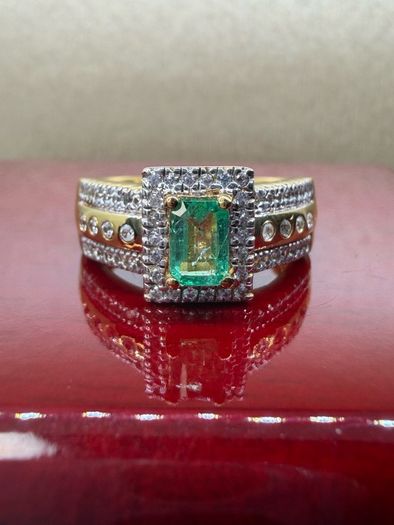 Emerald & Natural Zircon Ring