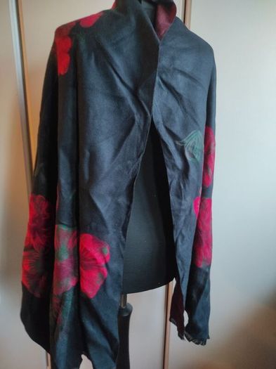 Reversible scarf shawl