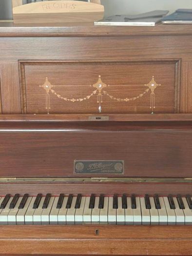 Free Vintage Upright Piano