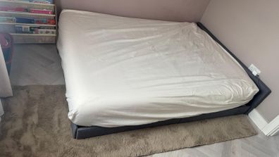 bed frame + Mattress ( double)