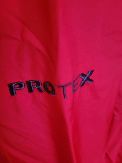 Brand New Vango Ladies Raincoat Size in Deep Pink Colour - L
