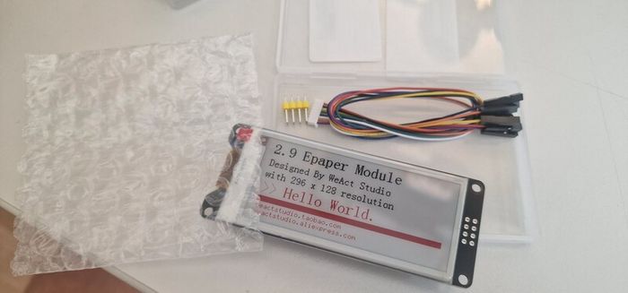 2.9" E Ink display, b/w or b/w/r