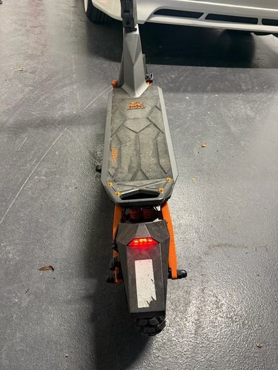 Kukirin G1 Pro Dual Motor bearly used with charger