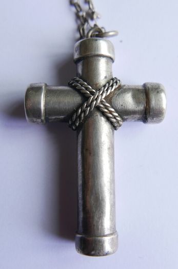 Vintage 925 Sterling Silver large Cross Pendant and Chain length 20" - 22g