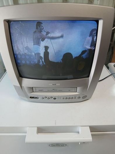 Black diamond crt/vhs combo