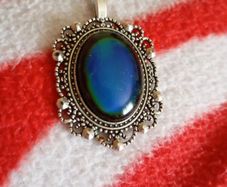 pendant changing colour stone