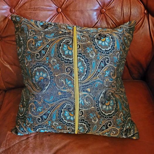Paisley cushion x 1