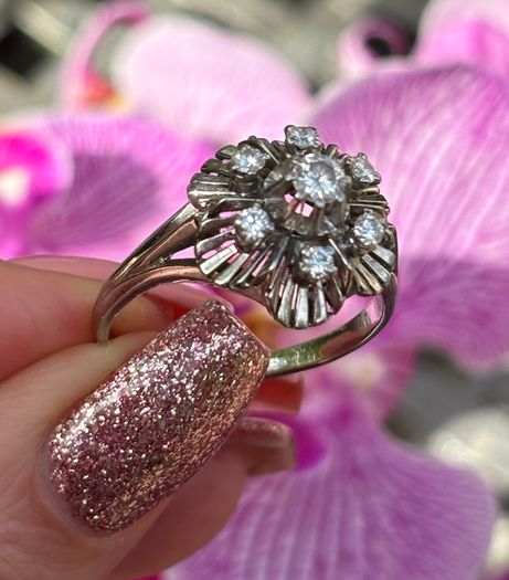Antique Art Deco 18ct Gold and  Diamond Daisy Ring