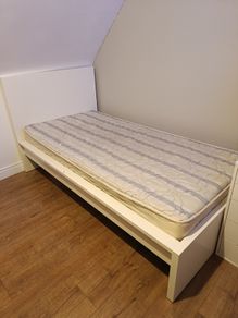 Single bed frame and mattress