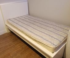 Single bed frame and mattress