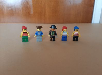 LEGO Pirates 5 Vintage Minifigures from 1990s. Used in good condition.